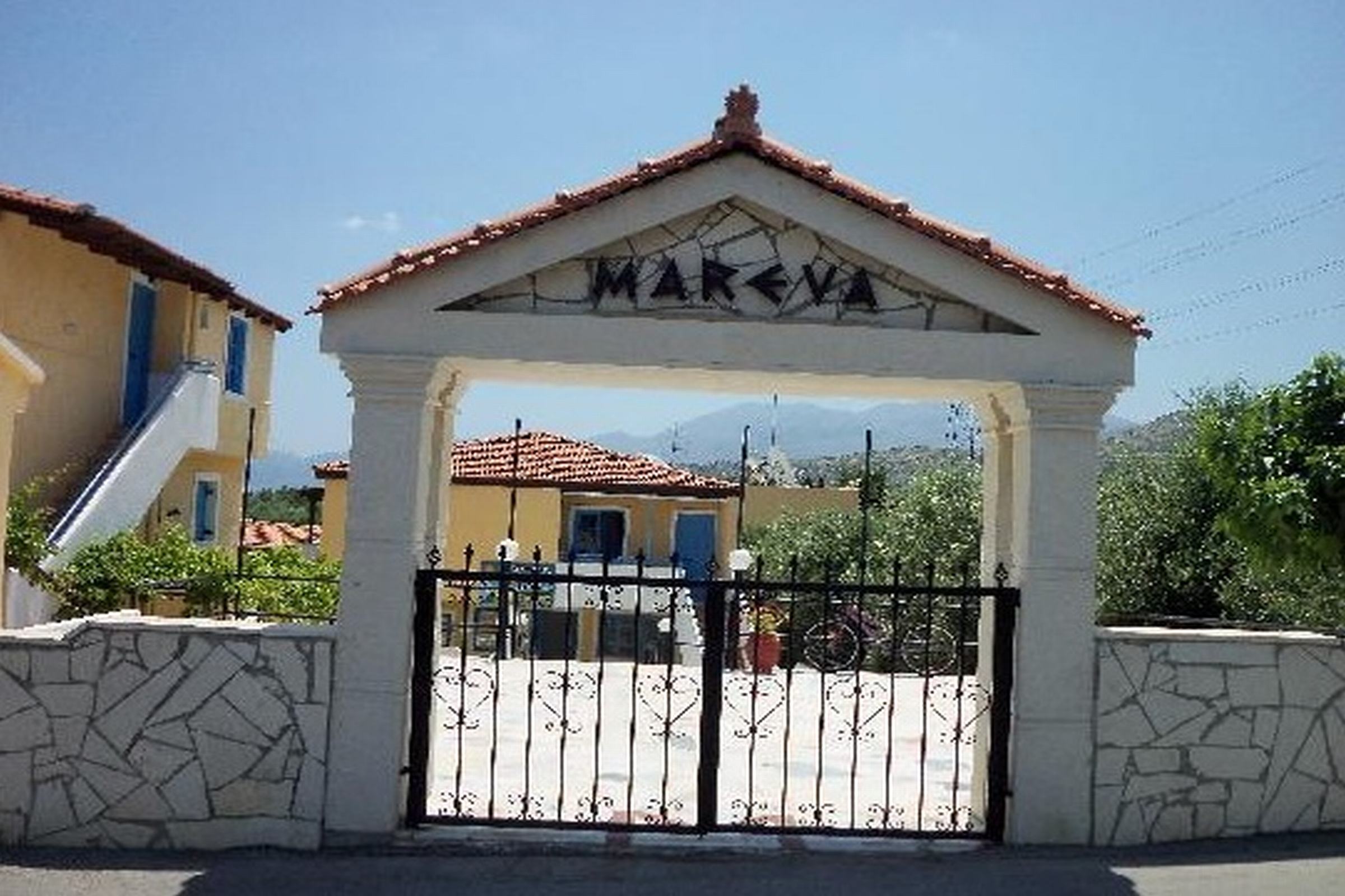 Mareva Apartments 1/25