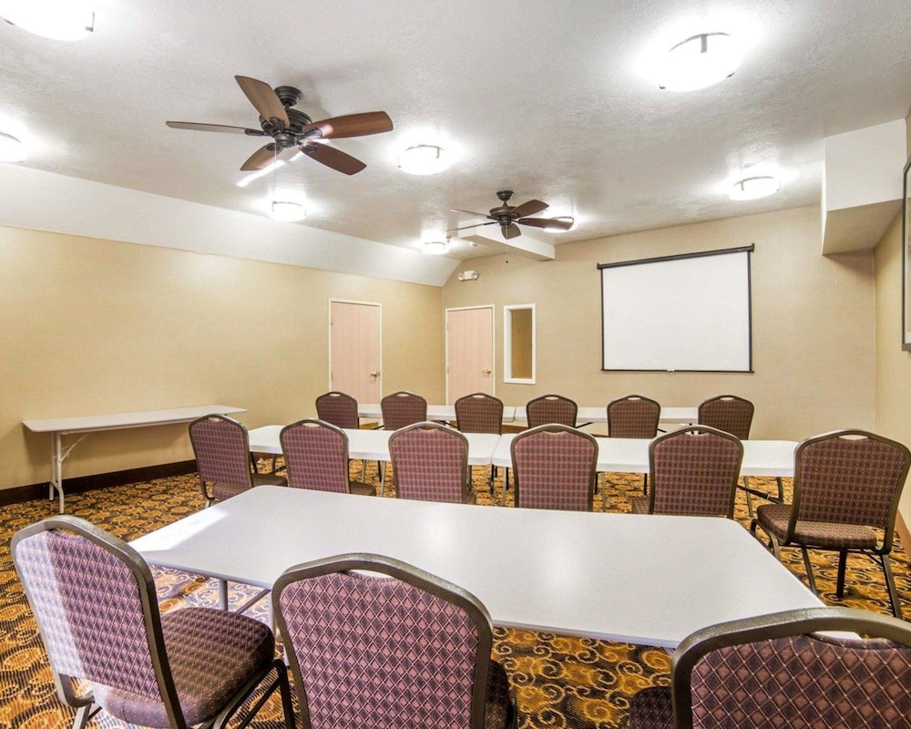 Comfort Inn Elko 30/33