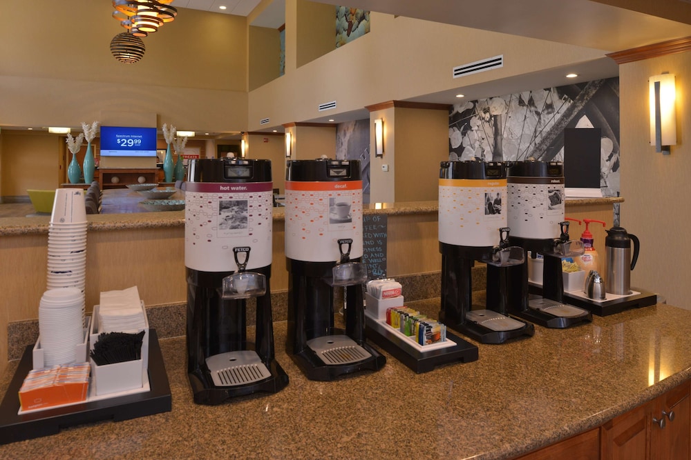Hampton Inn & Suites Bakersfield North-Airport 53/62