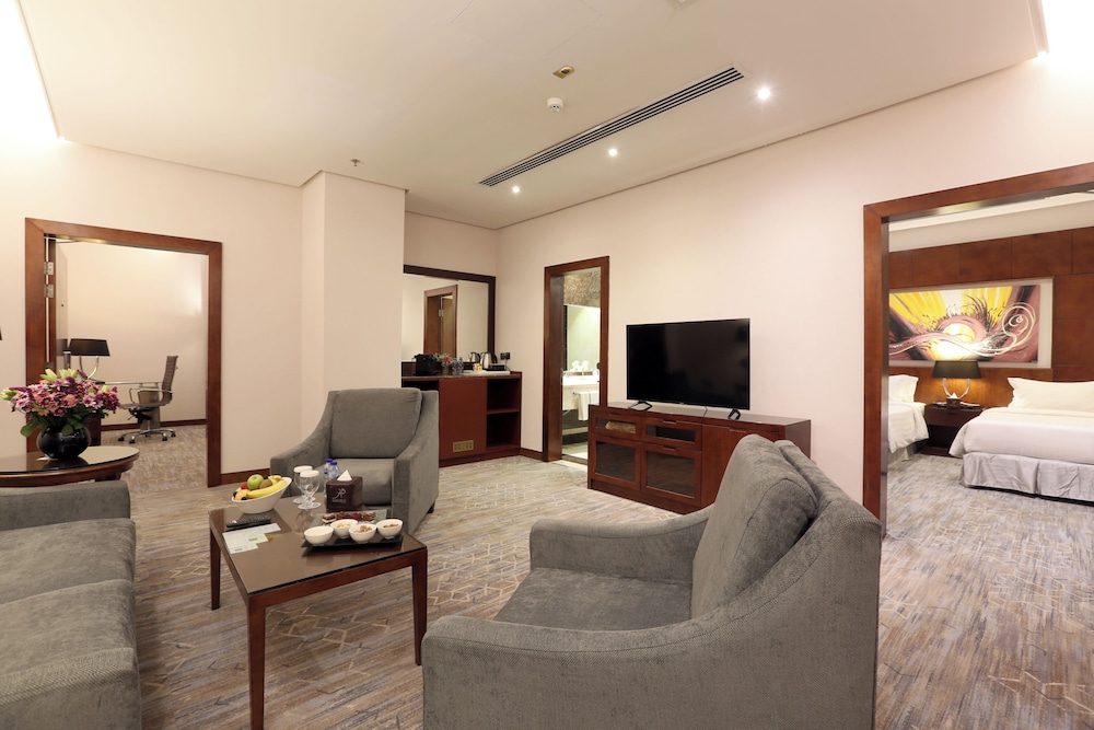 قصر الحمراء من ورويك(Al Hamra Palace By Warwick) 35/50
