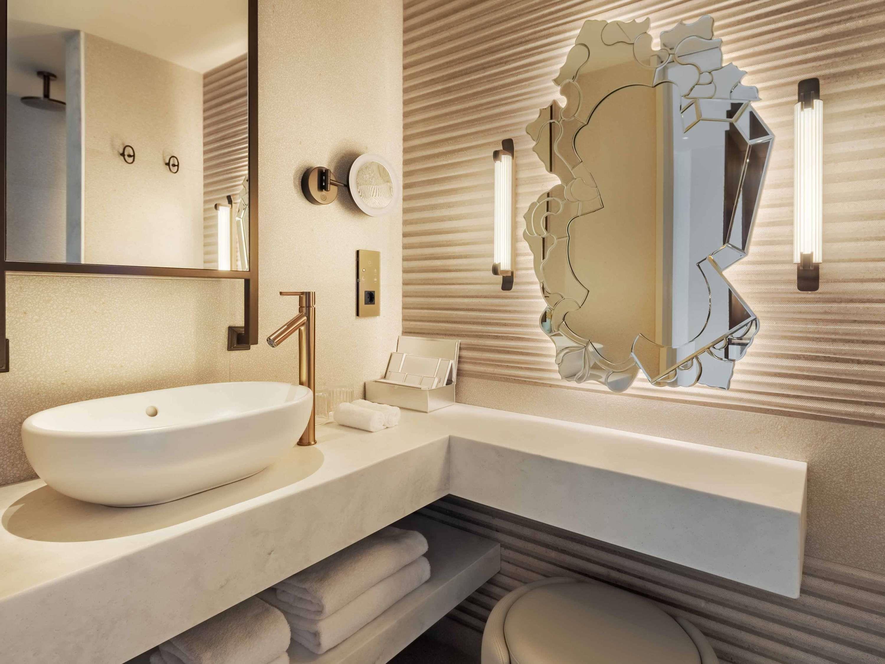 Room, Twin Beds, Marina View, SLS Barcelona Hotel 4/6