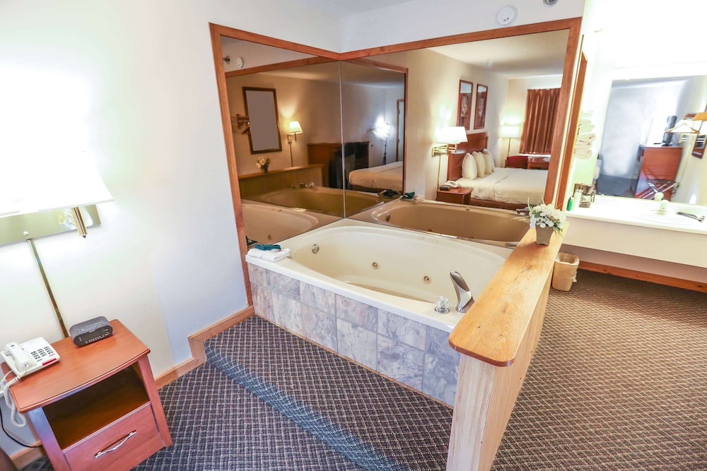 Super 8 by Wyndham Branson Shepherd of the Hills Exwy 17/60