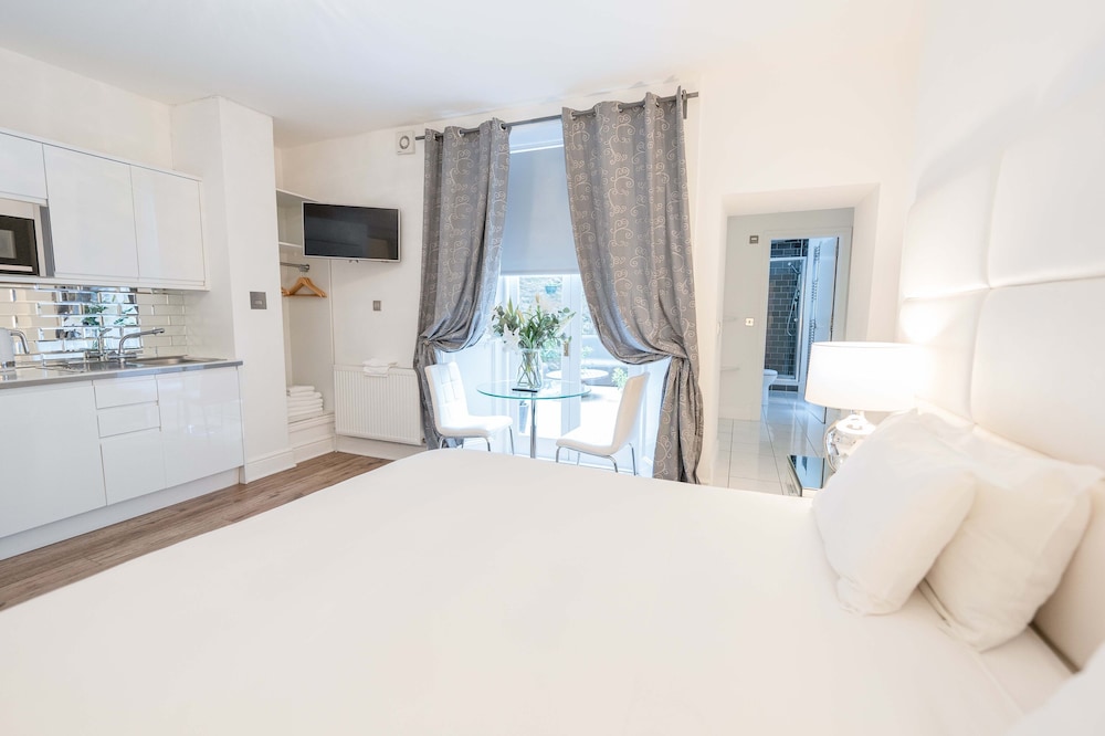 Edinburgh Castle Apartments And Suites 16/55