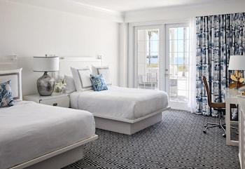 Room, 1 King and 2 Queen Beds, Ocean Front