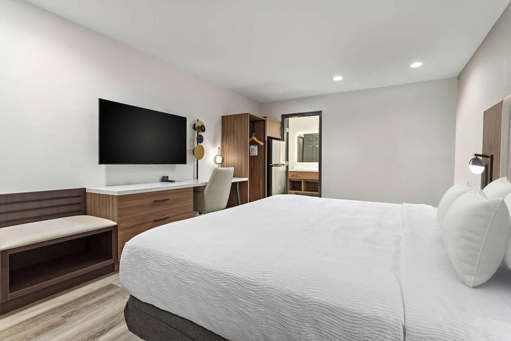 غرفة بسرير كينج، Baymont by Wyndham Beaumont 4/7