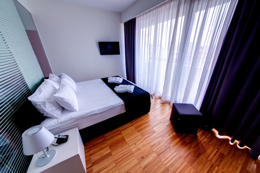 SARROGLIA HOTEL 31/40