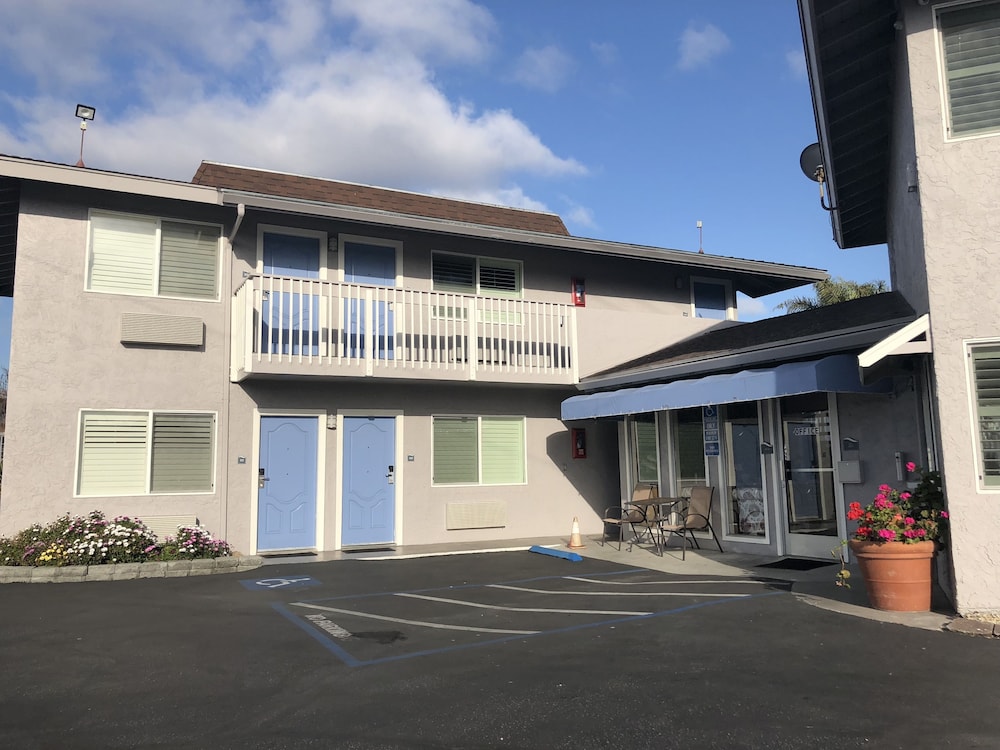 Pacific Inn Monterey 7/49