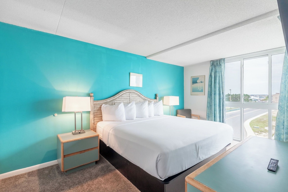 3 Bedrooms, Condo, Premium, Bay View, Balcony, Bay Club Resort 10/10