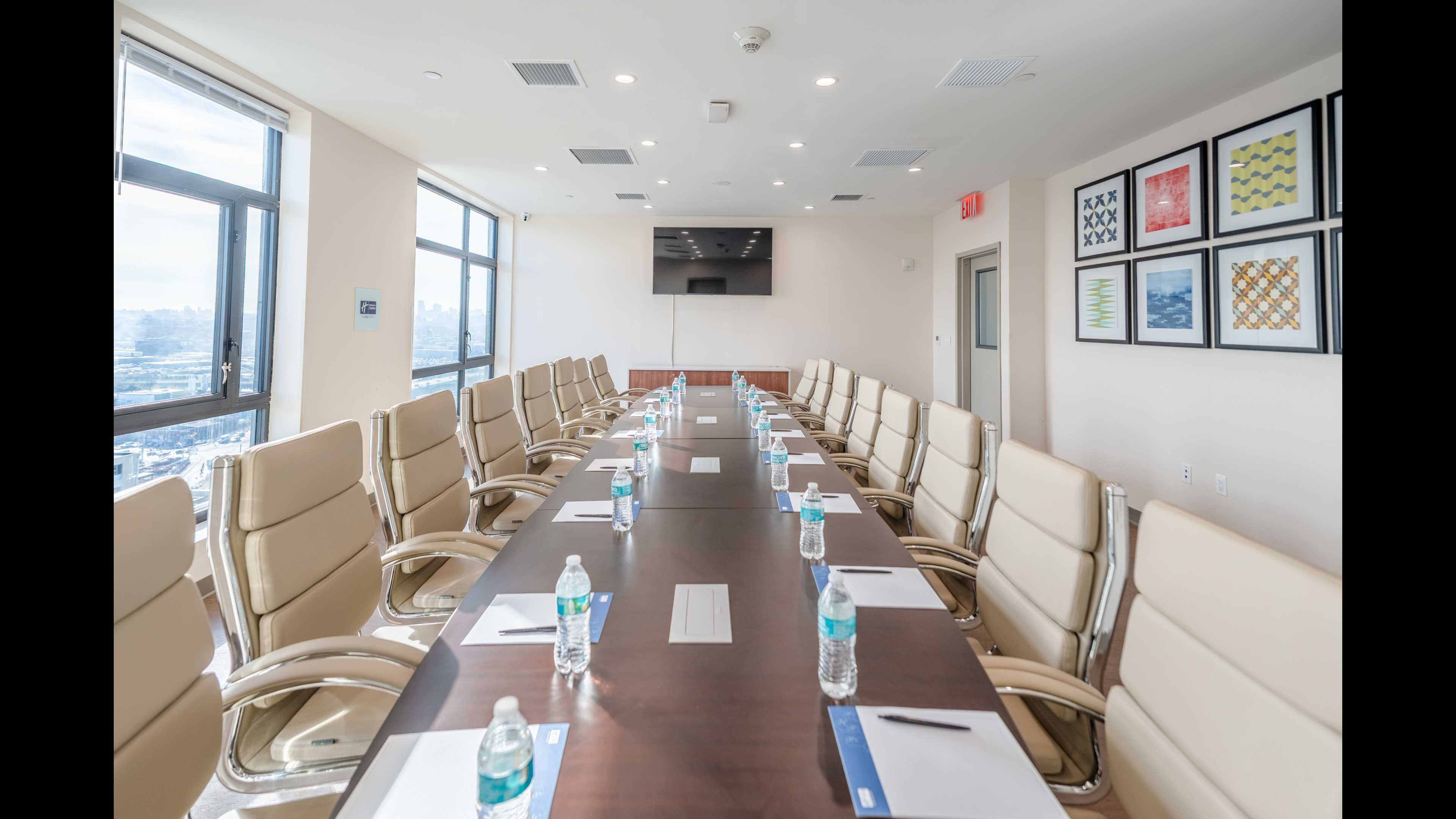 Holiday Inn Express Long Island City E New York, an IHG Hotel 40/48
