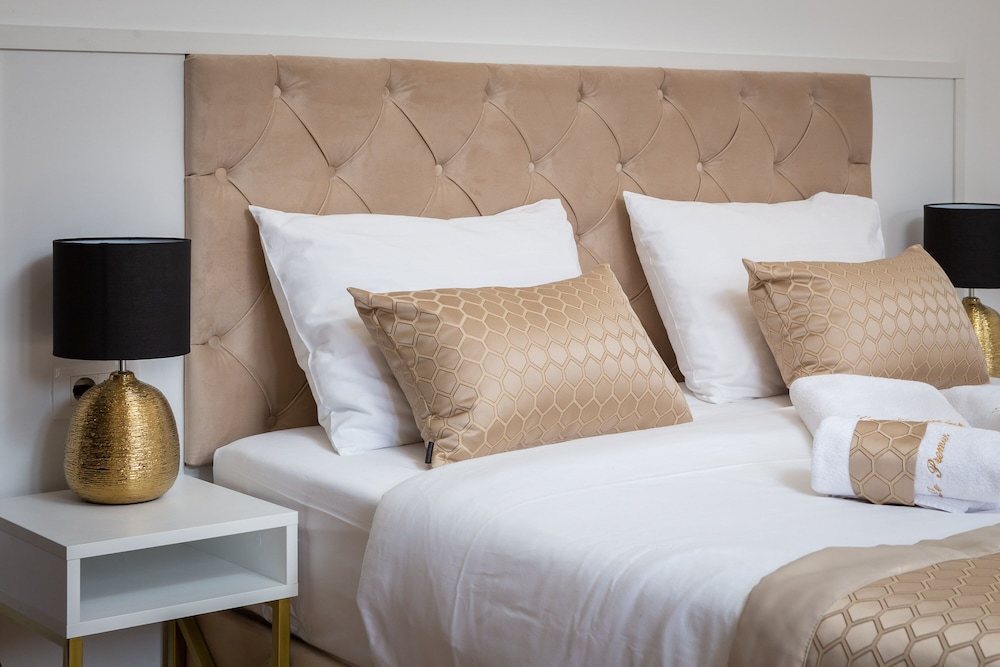 Le Premier Luxury Rooms 22/43