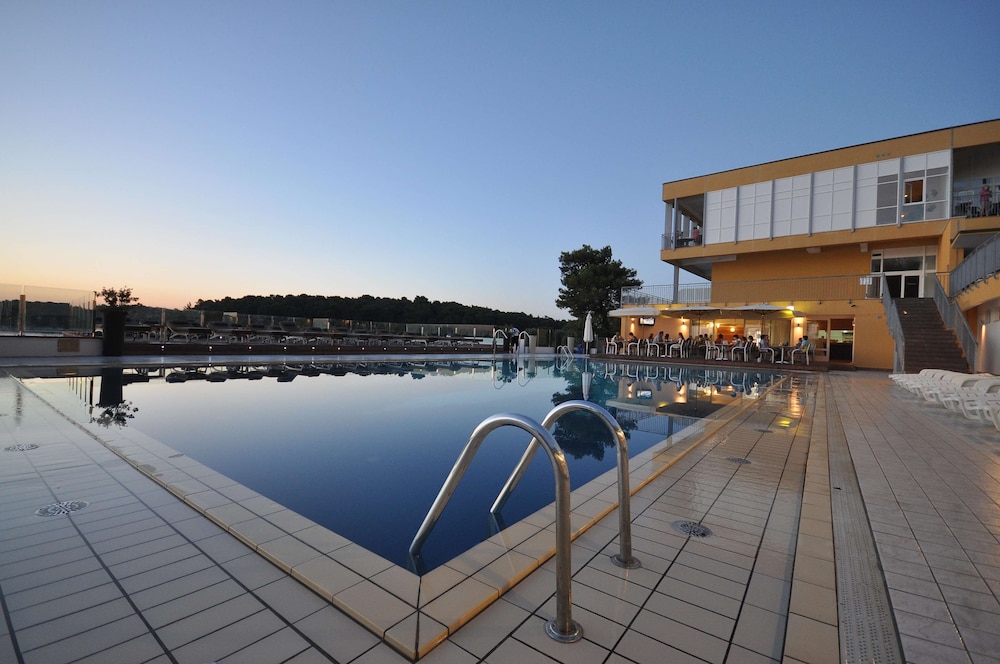 Splendid Resort 35/69