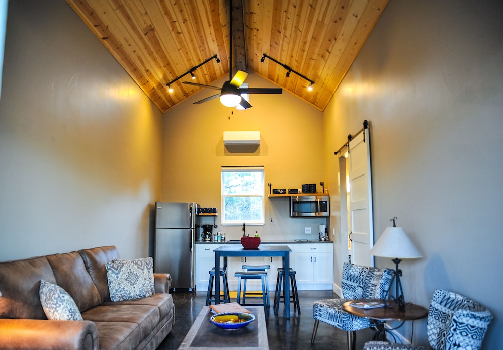 Hill Country Casitas 49/73