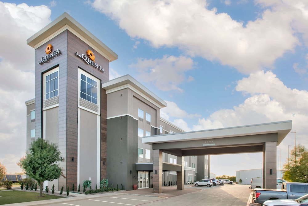 La Quinta Inn & Suites by Wyndham Denton - University Drive 1/41