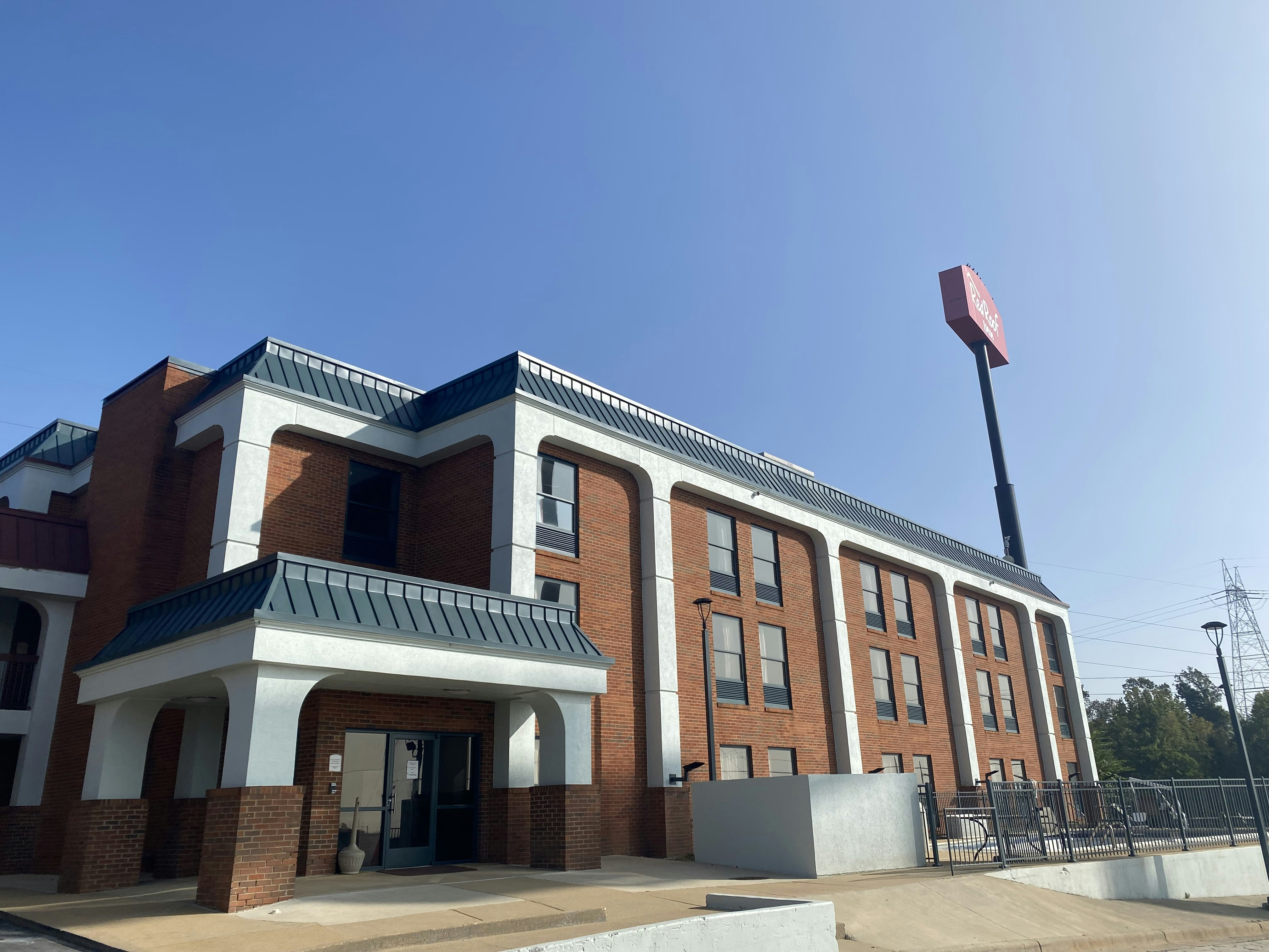 HomeTowne Studios by Red Roof Prattville 1/5
