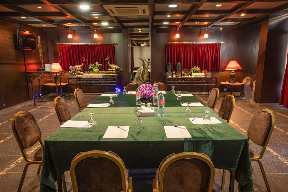 Century Park Hotel 34/38