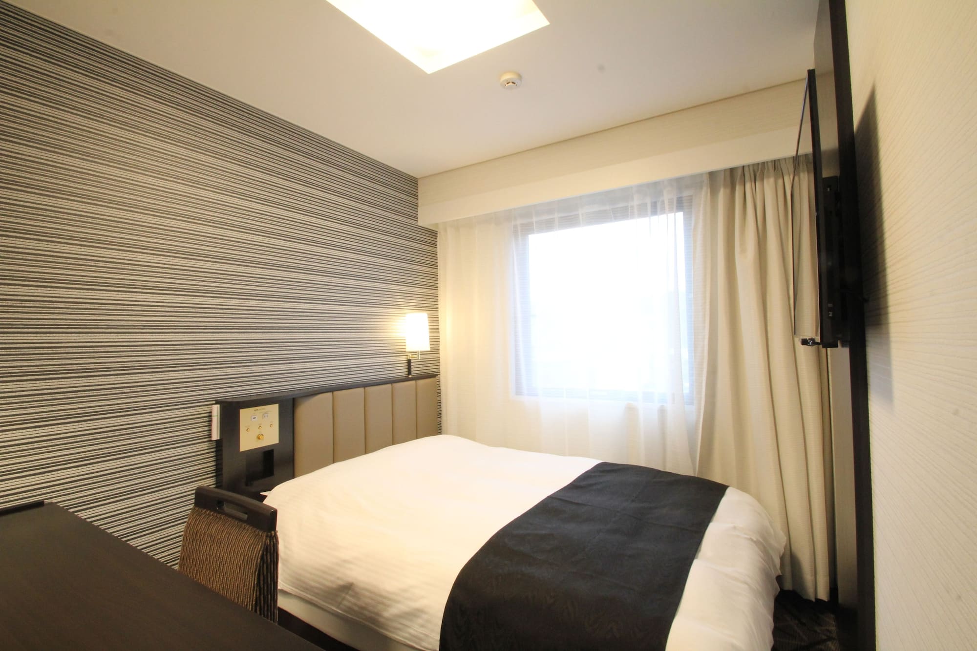 ROOM, DOUBLE BED, SMOKING