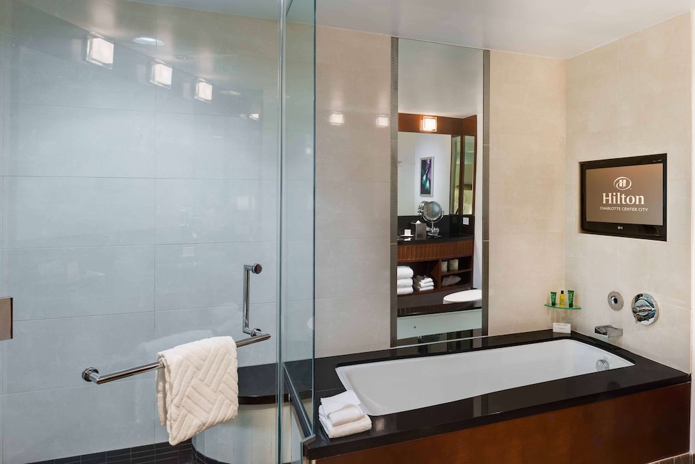 Hilton Charlotte Uptown (ex Hilton Charlotte Center City) 24/82