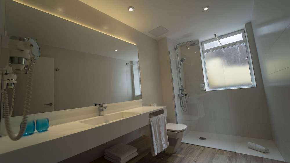 R2 Buganvilla Hotel and Spa 31/33