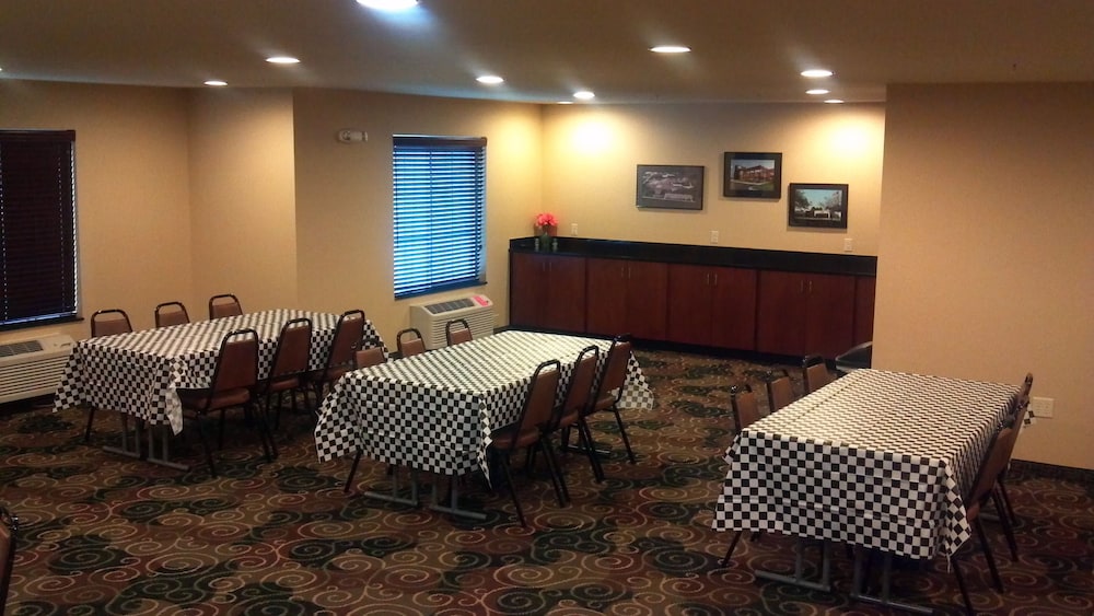 Cobblestone Hotel Knoxville 15/56