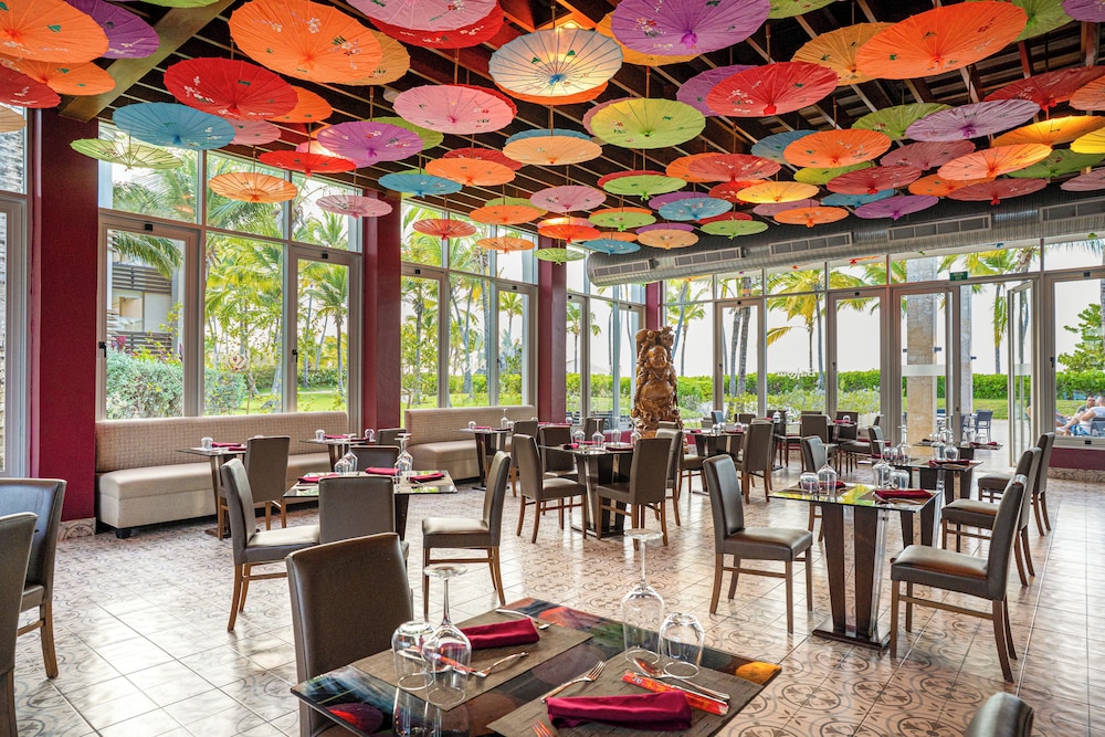 Blue Beach Punta Cana Luxury Resorts 33/47