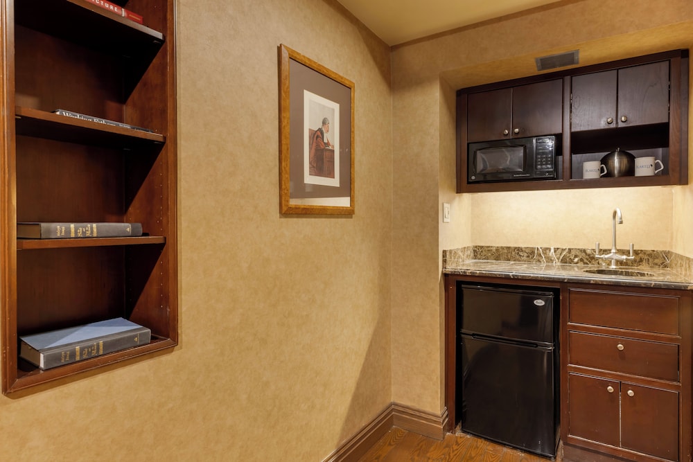 The Blakely by LuxUrban 45/45
