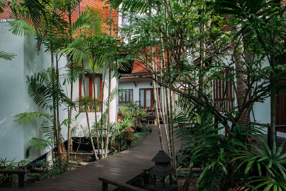 Royal Lanta Resort & Spa 67/71