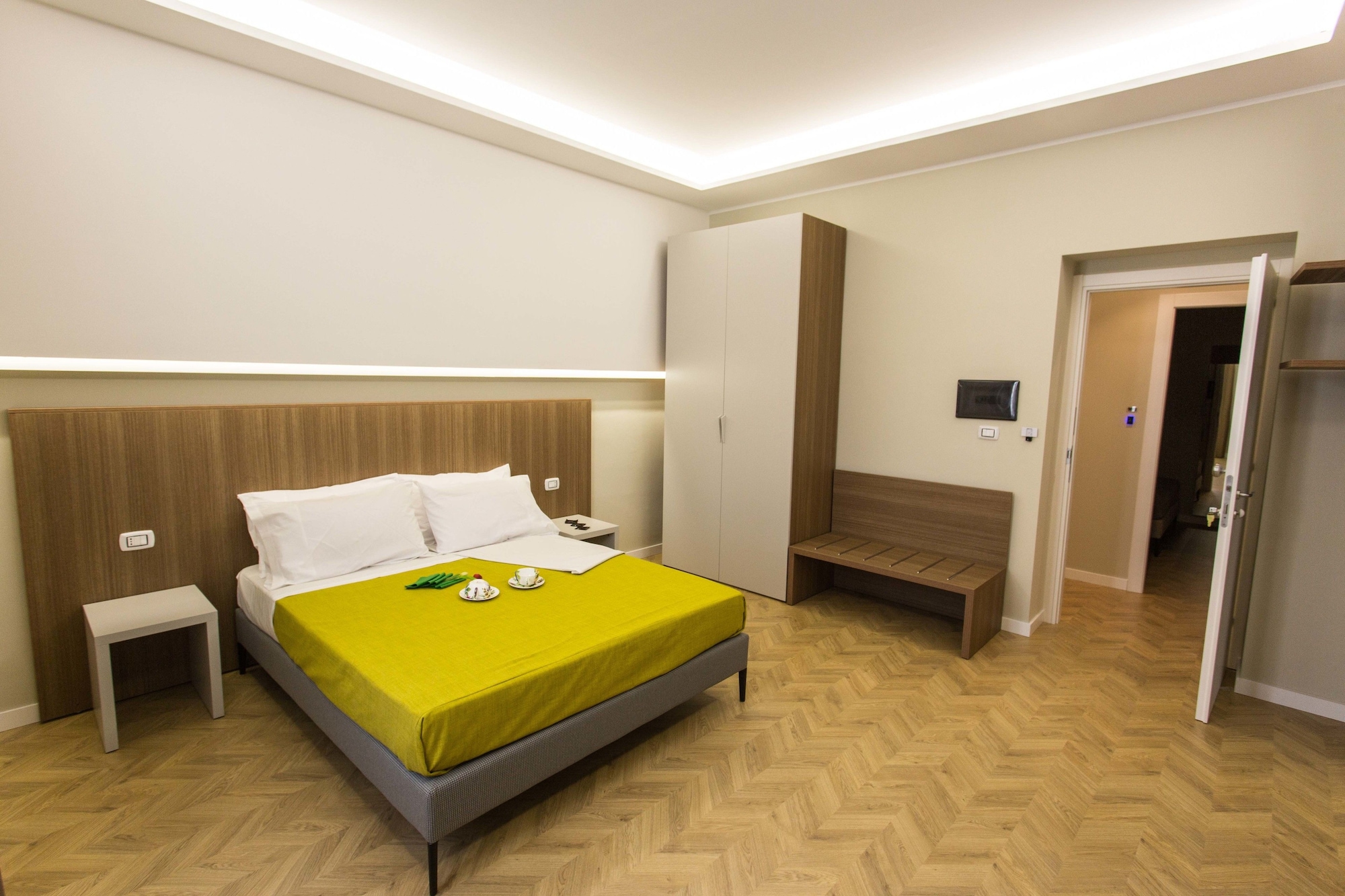 Deluxe, Queen Bed, Private Bathroom