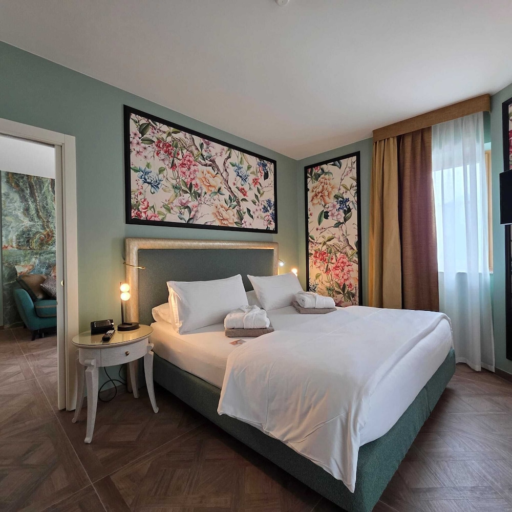 Suite, Jetted Tub