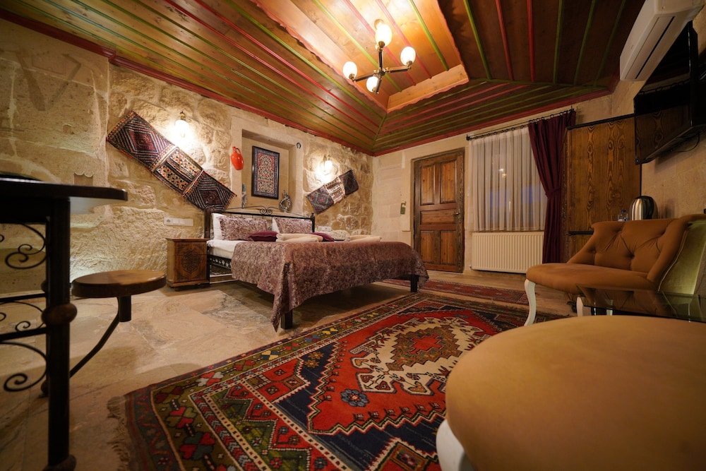 Sakura Cave Hotel 30/50