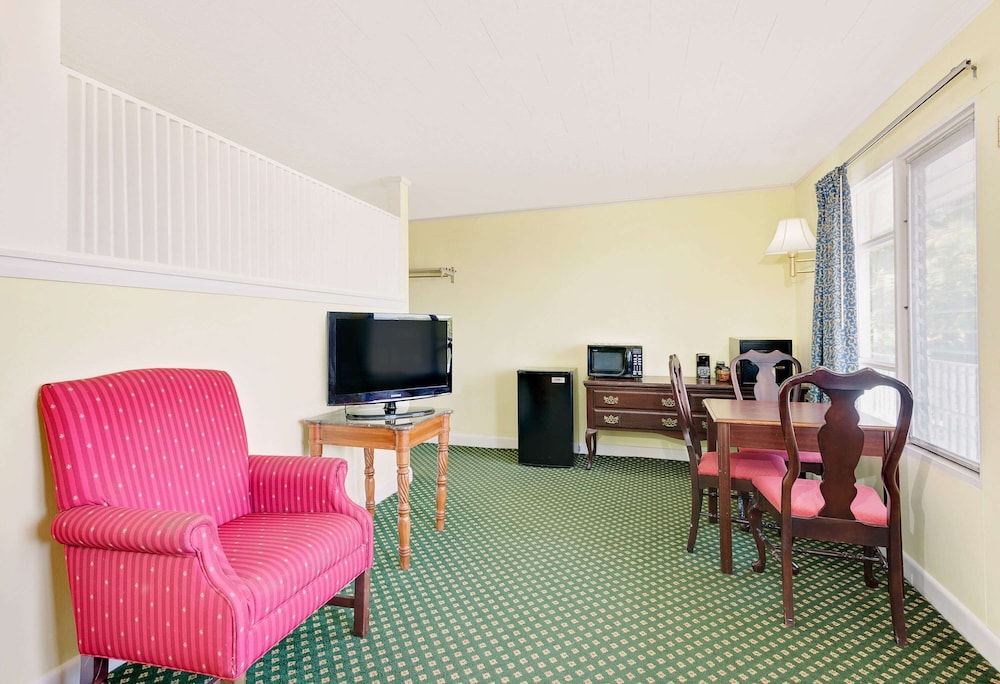 Days Inn by Wyndham Bar Harbor 37/53