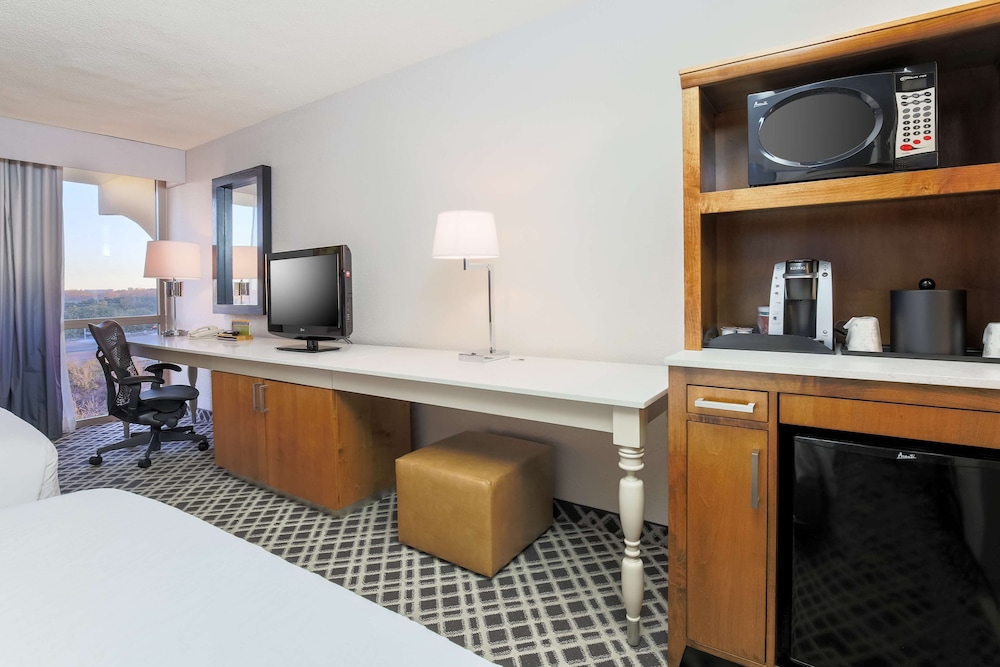 Hilton Garden Inn Dallas/Market Center 51/53