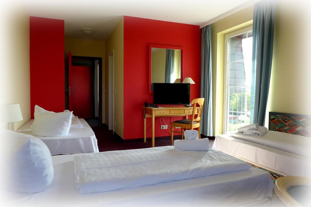 Hotel Lindenberger Hof 12/28