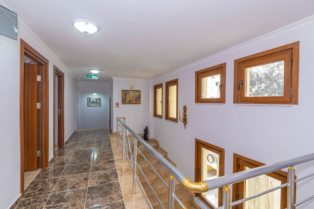 Saint George Boutique House 14/66