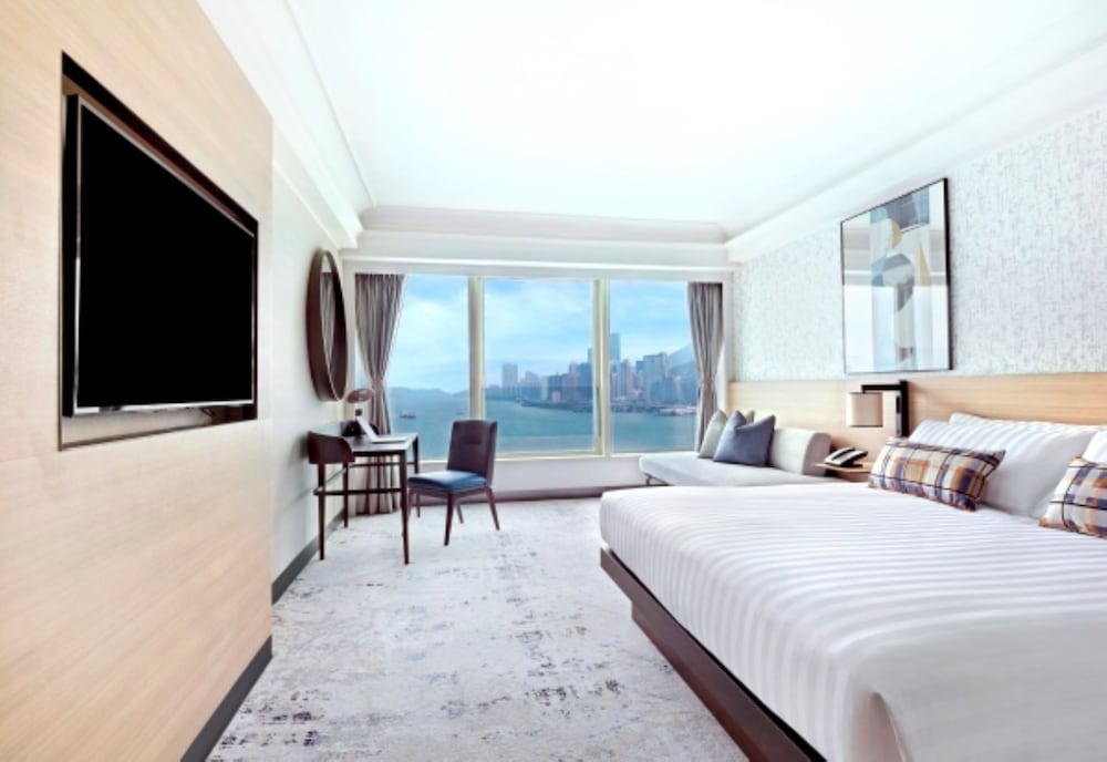 DELUXE HARBOURVIEW ROOM.