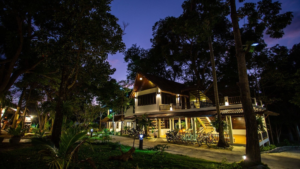 Ban Raya Resort and Spa 5/50