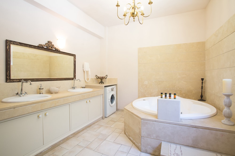 Villa Dafni 44/46