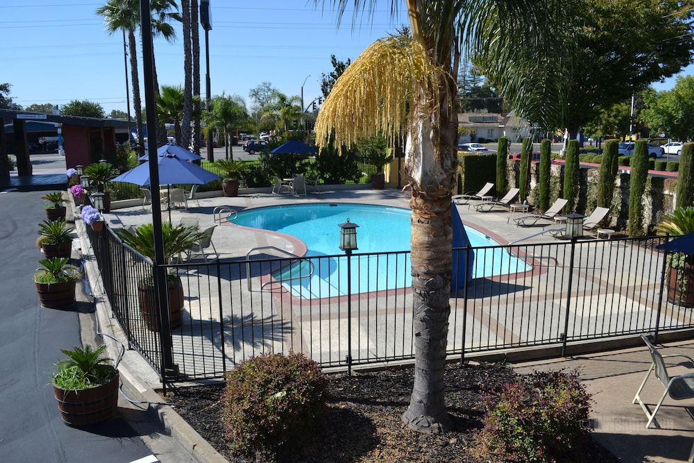 Days Inn & Suites by Wyndham Lodi 29/36