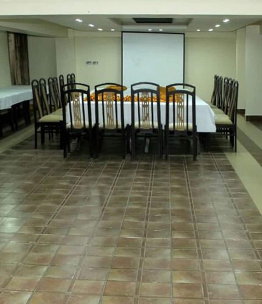 Bling International Hotel Multan 21/24