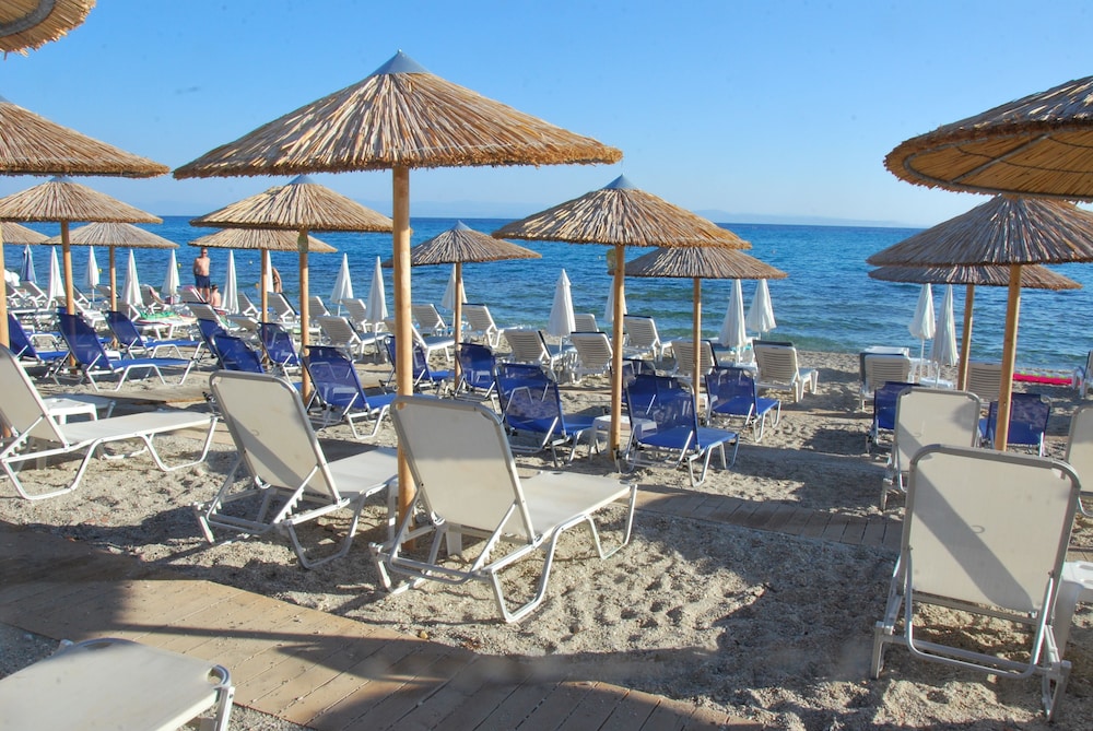 Naias Beach Hotel 40/43