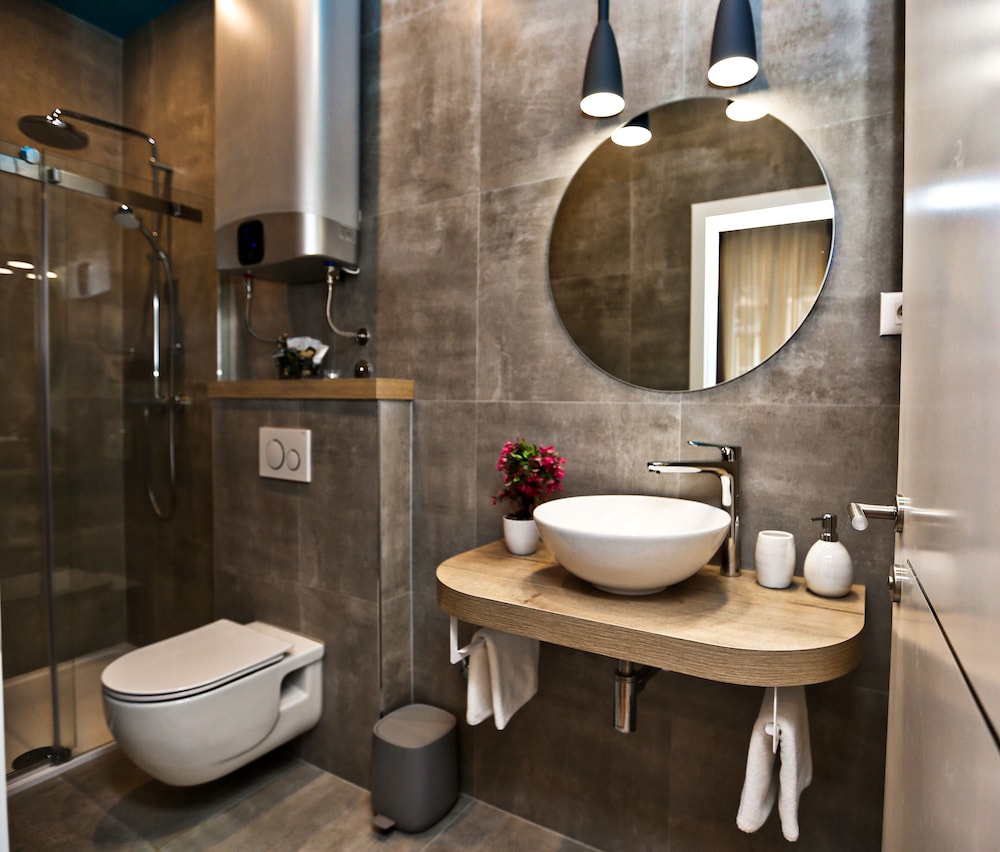 Riva Luxury Rooms 70/79