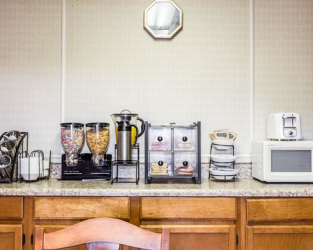 Econo Lodge Inn And Suites Matthews Charlotte 26/28
