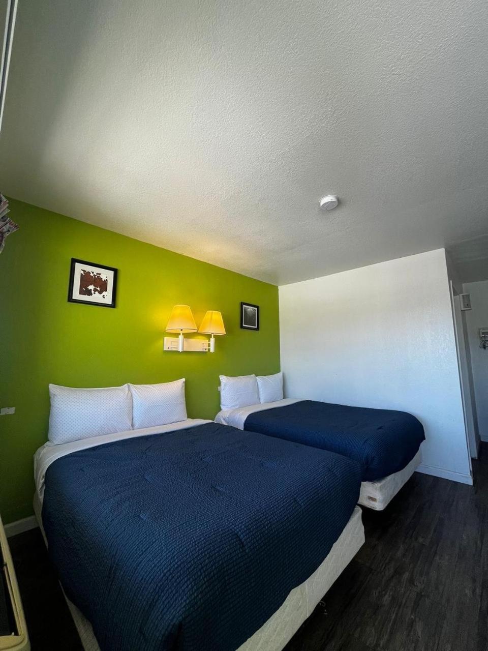 Parkside Inn by PHG - Sweetwater 4/20