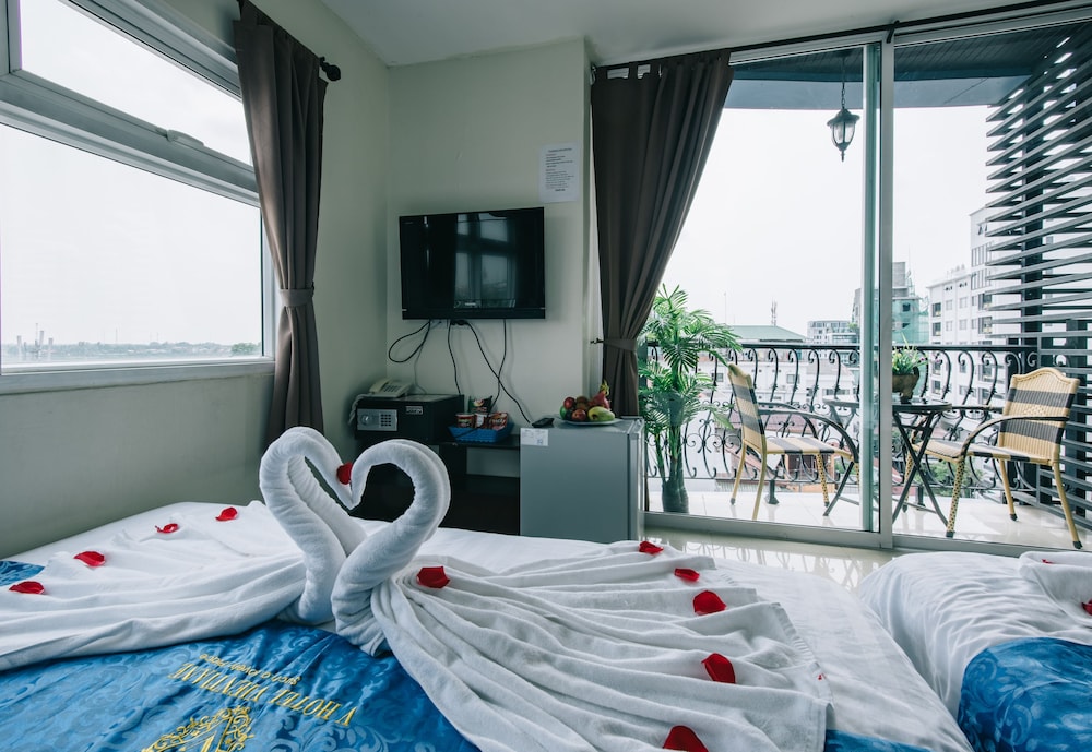 V Hotel 39/51