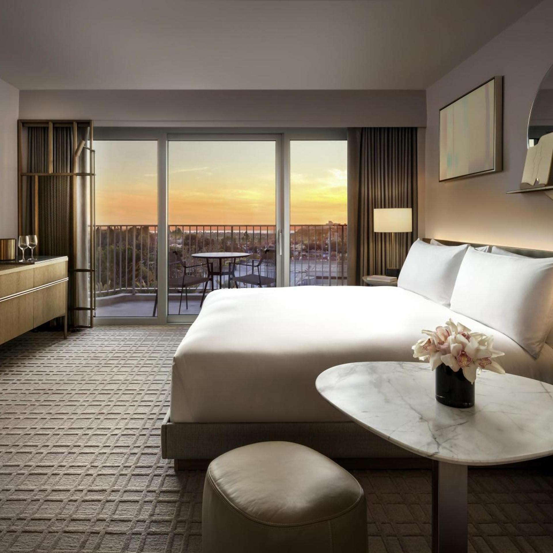 Deluxe, King Bed, Sunset View, Balcony