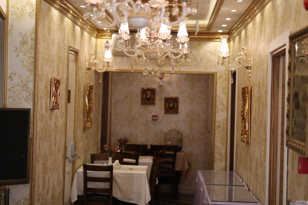 Angel's Garden Hotel 55/69