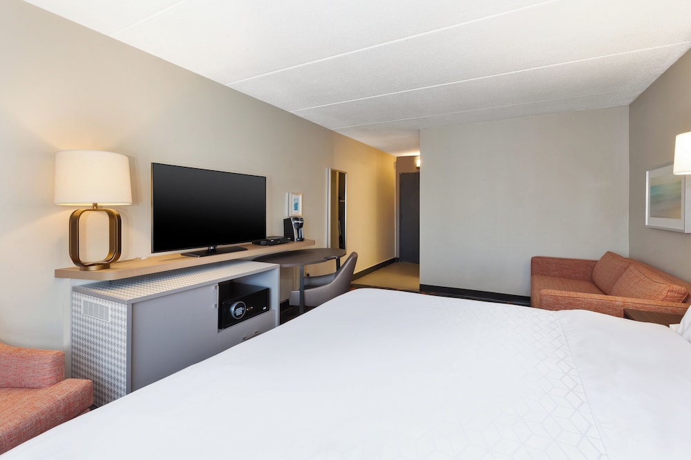 Holiday Inn Westbury-Long Island 23/64