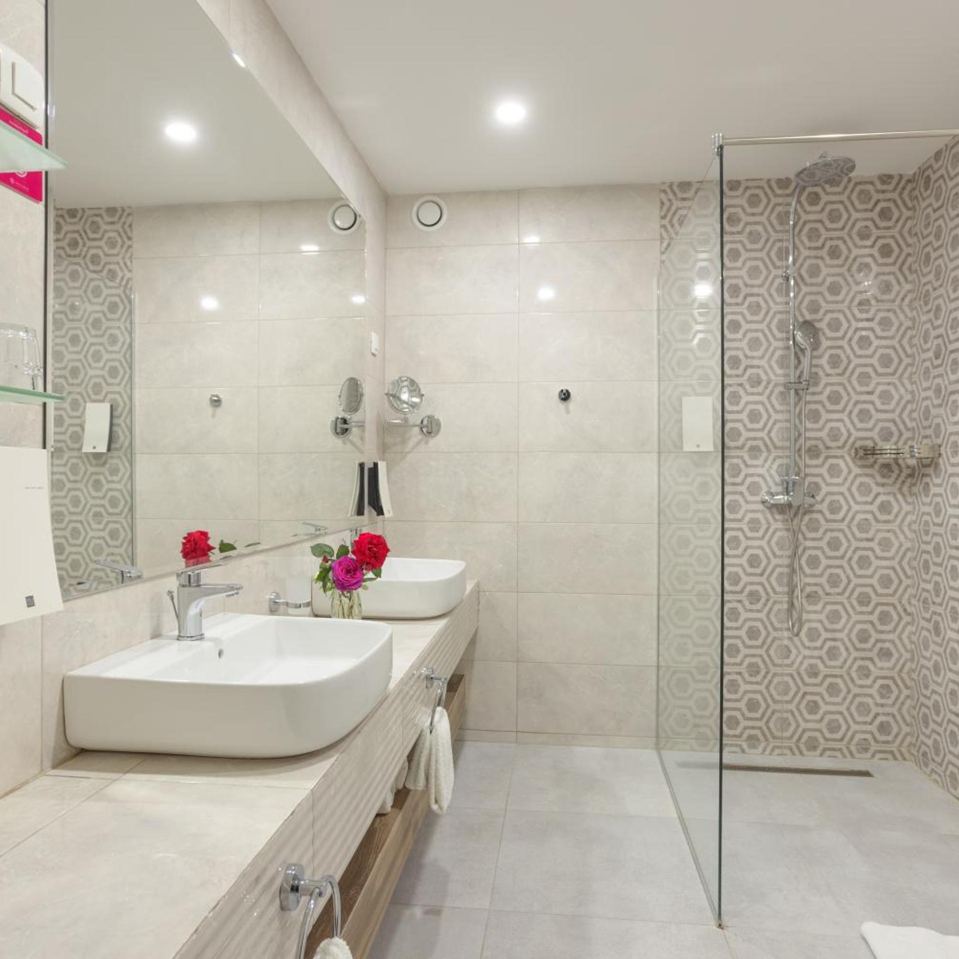 Premium Two Bedroom Swim Up Suite، Azul Beach Resort Montenegro By Karisma 6/6