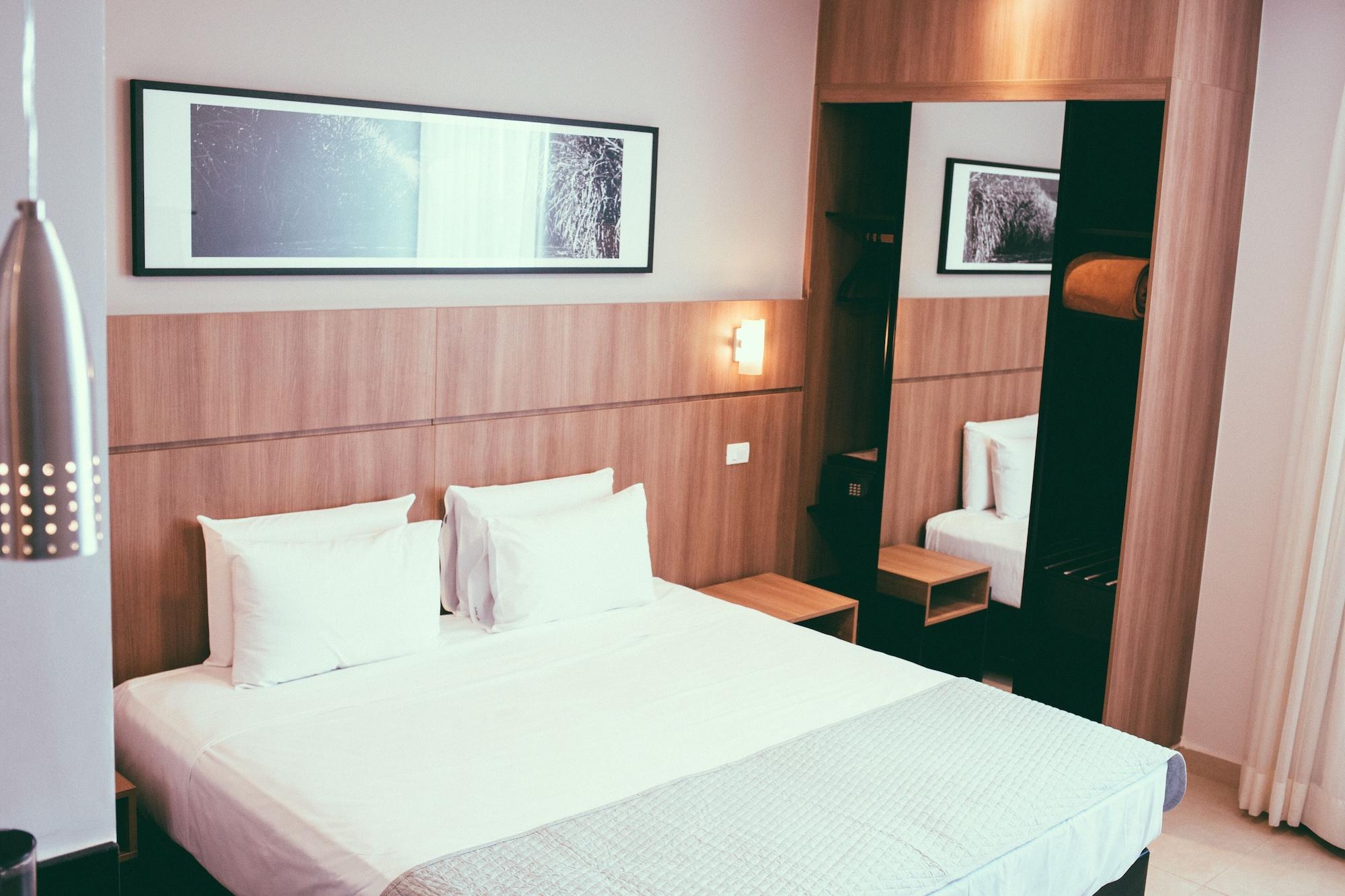Silver, Double Bed