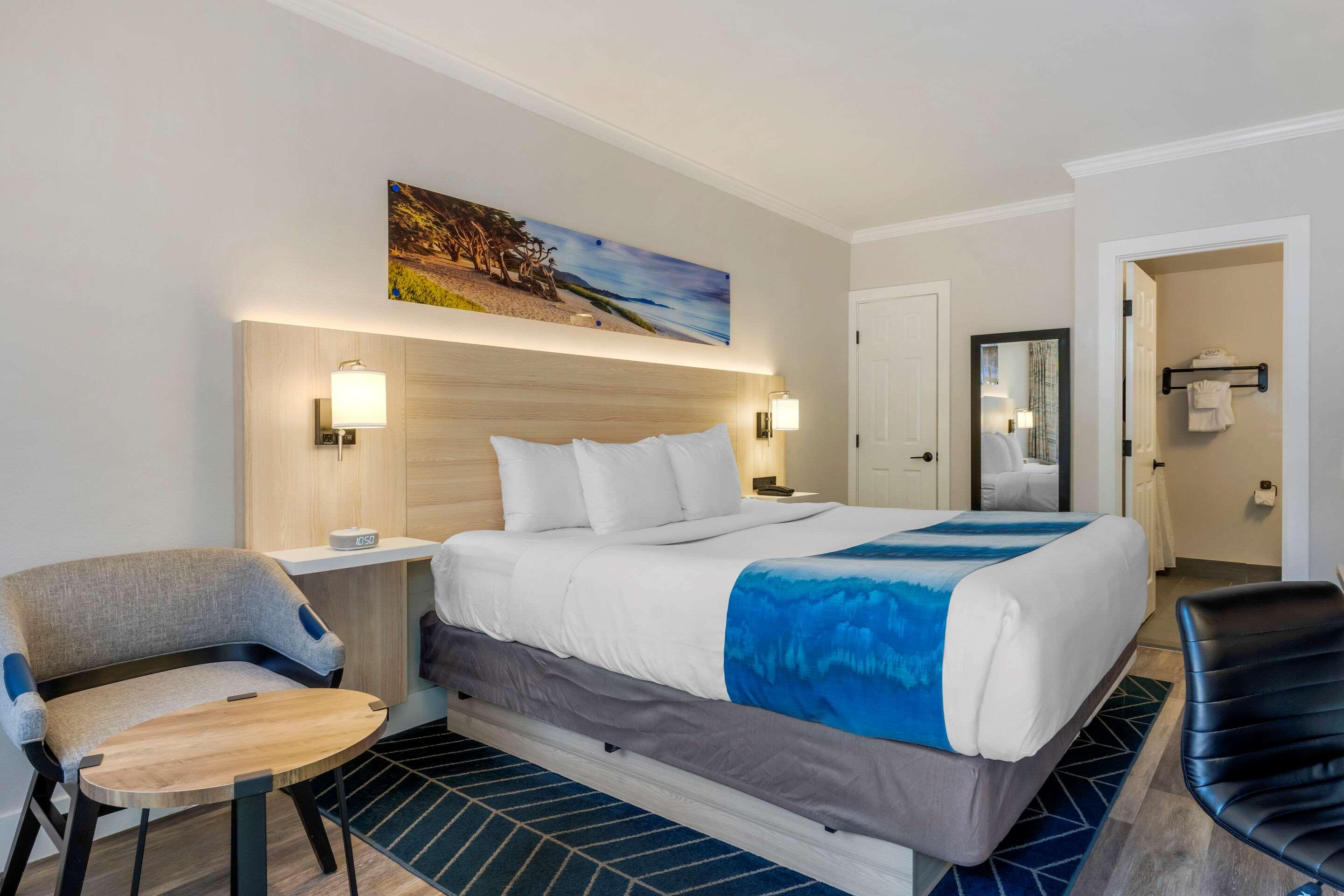 ROOM, KING BED