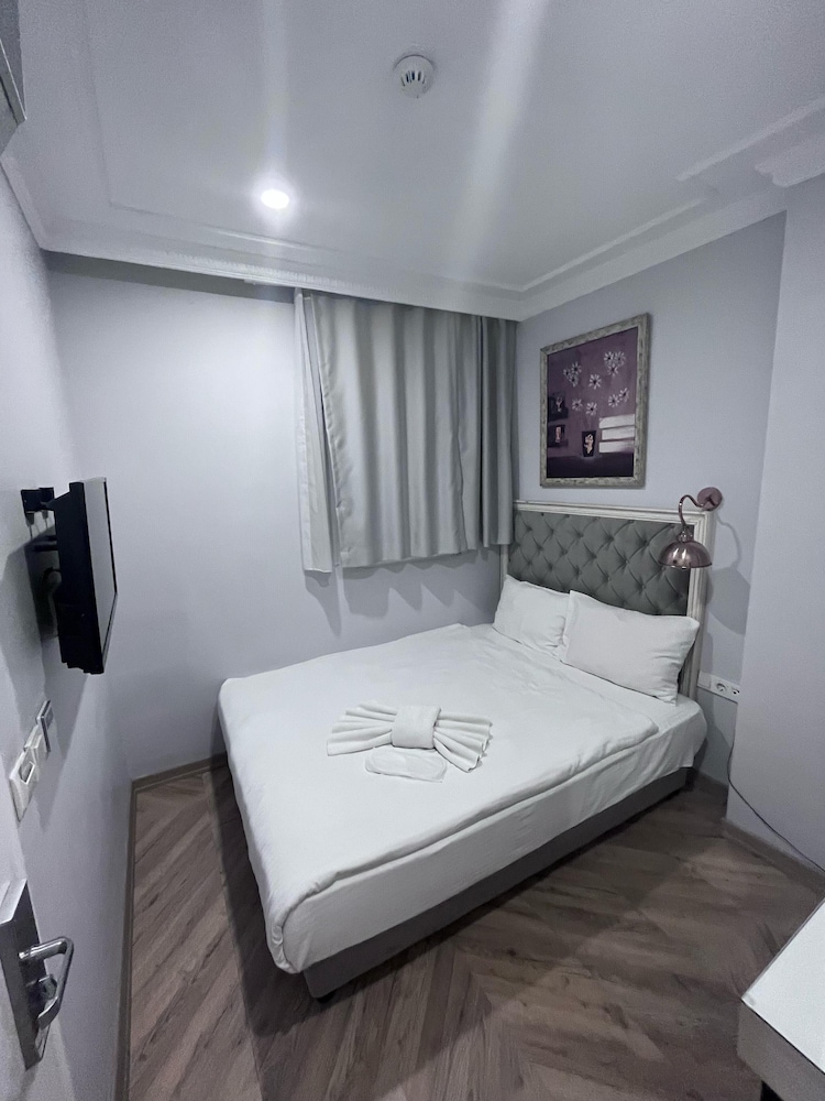 Good Night Hotel Istanbul 21/57